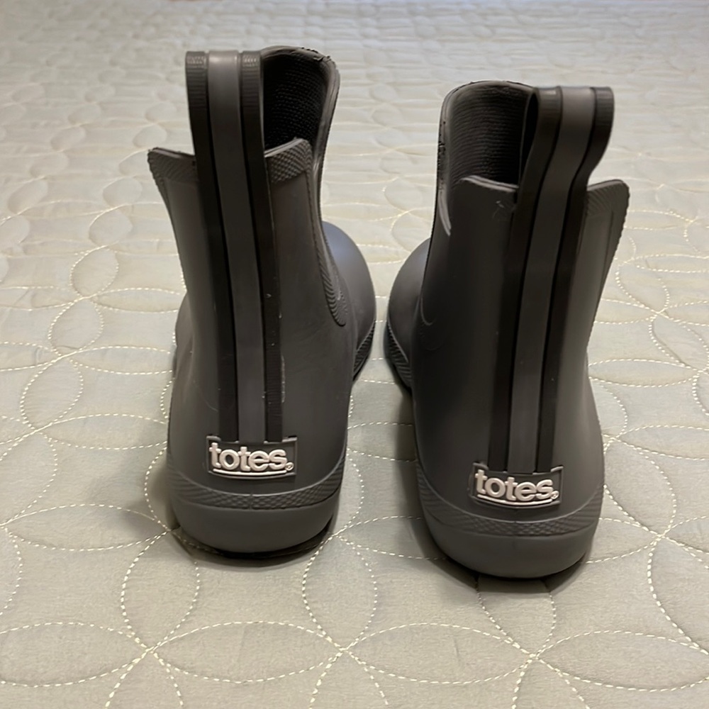 Totes Boots